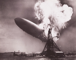 Foto da explos&atilde;o do dirig&iacute;vel Hindenburg