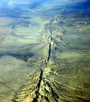 Foto a&eacute;rea da falha geol&oacute;gica de San Andreas