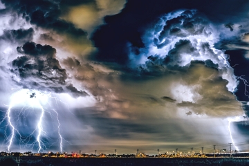 Imagem de uma tempestade com chuva