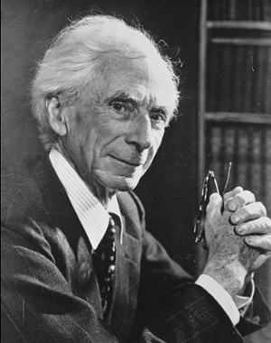 Foto do filósofo Bertrand Russel, homem idoso, de cabelos brancos