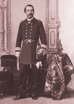 Foto de Benjamin Constant em pé com uniforme militar