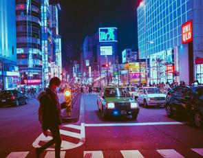 Foto noturna do centro da cidade japonesa de Osaka
