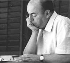 Foto de Pablo Neruda lendo