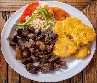 Foto do prato Griot da culin&aacute;ria haitiana