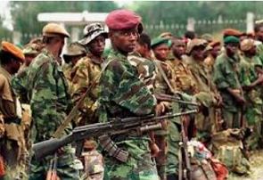 Soldados africanos preparadas para a guerra