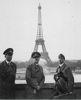 Hitler em Paris após a tomada da cidade.