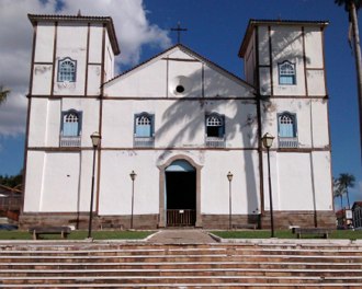 Foto da fachada da Igreja Matriz de Piren&oacute;polis