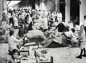 Imigrantes japoneses na Hospedaria dos Imigrantes em São Paulo