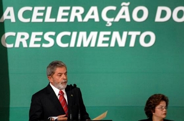 Presidente Lula lan&ccedil;ando o PAC em janeiro de 2007