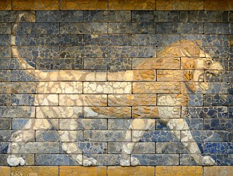 Figura de um le&atilde;o no muro de um templo da Babil&ocirc;nia