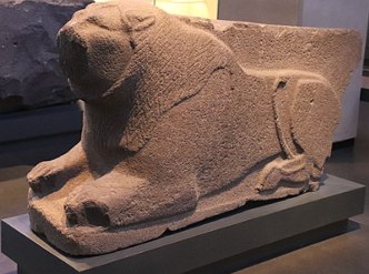 Escultura de basalto representando um le&atilde;o feito pelos cananeus