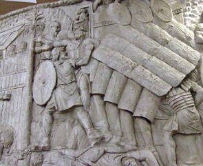 Legion&aacute;rios romanos fazendo a forma&ccedil;&atilde;o tartaruga