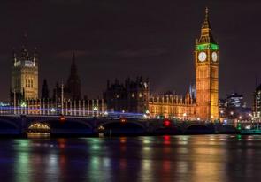 Foto da cidade de Londres a noite com destaque para o Big Ben