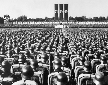 Foto de um evento nazista na Alemanha na d&eacute;cada de 1930
