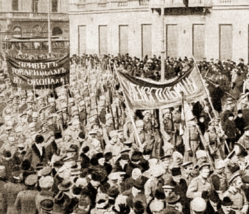 Manifesta&ccedil;&atilde;o de soldados e civis em Petrogrado em 1917
