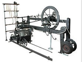 M&aacute;quina de fia&ccedil;&atilde;o constru&iacute;da por Samuel Crompton em 1775