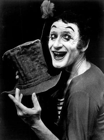 O m&iacute;mico franc&ecirc;s Marcel Marceau, um dos mais famosos do s&eacute;culo XX