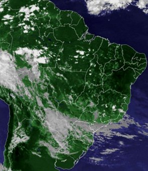 Imagem de sat&eacute;lite mostrando o mapa do Brasil e uma massa de ar na regi&atilde;o sul