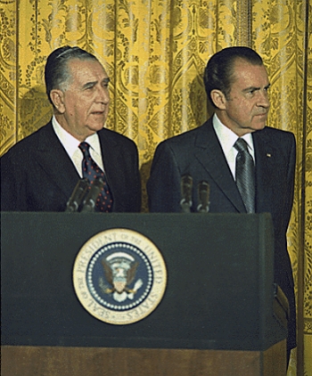 M&eacute;dici ao lado do presidente dos EUA Richard Nixon