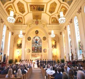 Foto de uma missa cat&oacute;lica numa igreja