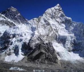 Foto do Monte Everest no Himalaia