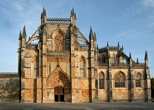 Foto da fachado do mosteiro da Batalha em Portugal