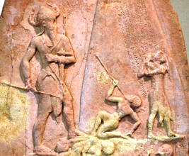 Relevo mostrando o rei acádio Naram-Sin eliminando os inimigos