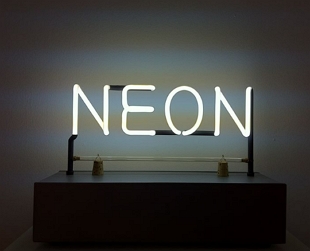 Arte com o texto Neon em l&acirc;mpada de neon