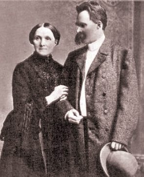 Foto de Nietzsche ao lado de sua m&atilde;e