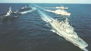 Navios de guerra da OTAN no Mar Adriático