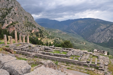 Ru&iacute;nas do Or&aacute;culo de Delfos, templo do deus Apolo