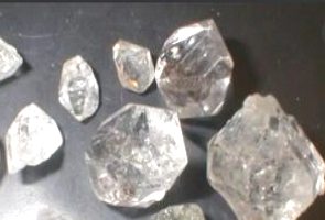 Pedras de diamante bruto