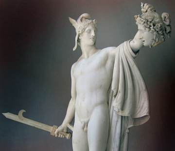 Est&aacute;tua do her&oacute;i Perseu com a cabe&ccedil;a da Medusa na m&atilde;o