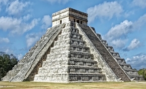 Pir&acirc;mide de Kukulcan em Chich&eacute;n Itz&aacute;