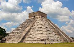 Pirâmide maia de Kukulcán em Chichén Itzá
