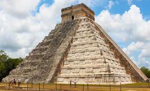 Pir&acirc;mide de Kukulc&aacute;n, em Chich&eacute;n Itz&aacute;