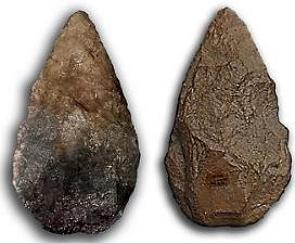 Pontas de lan&ccedil;a feitas de pedra no per&iacute;odo Paleol&iacute;tico