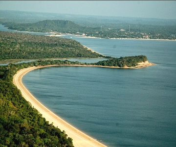 Foto de um praia de &aacute;gua doce no Rio Tapaj&oacute;s 