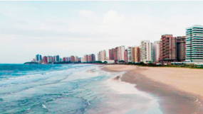 Orla de São Luis do Maranhão com praia e prédios