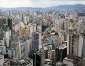 Foto aérea mostrando prédios no centro de São Paulo