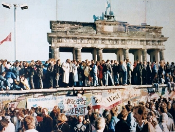 Foto da Queda do Muro de Berlim em 1989