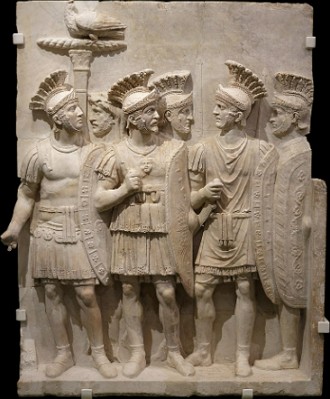 Relevo mostrando soldados da guarda pretoriana romana