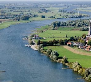 Imagem aérea do rio Reno na Holanda