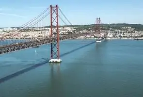 Rio Tejo em Lisboa com destaque para a ponte