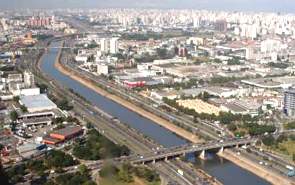 Imagem a&eacute;rea do rio Tiet&ecirc; na cidade de S&atilde;o Paulo