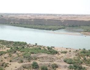 Rio Tigre passando próximo a cidade iraquiana de Mossul