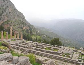 Ruínas do Oráculo de Delfos, templo do deus Apolo