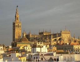 Vista de Sevilha com destaque para a Catedral da cidade
