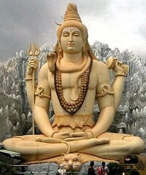 Est&aacute;tua da divindade Shiva do Hindu&iacute;smo