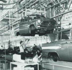 Linha de produção de automóveis da Toyota nos anos 1960